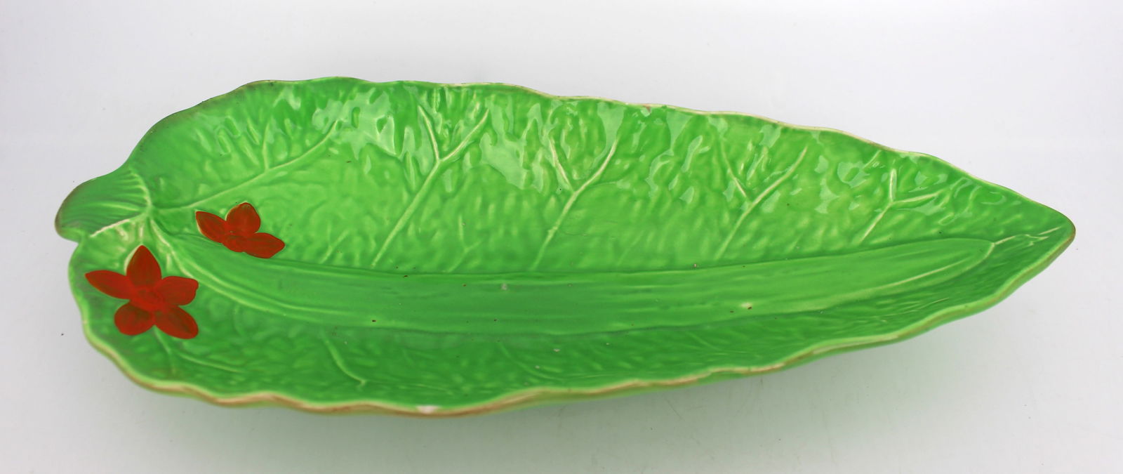 Beswick Ware Leaf 221: Title: Beswick Ware Leaf 221 Description: Beswick Ware Leaf 221. Measures 32 x 14 x 5 (height) cm. Small chip to rim Condition: Used Delivery option: Collection & Delivery Location