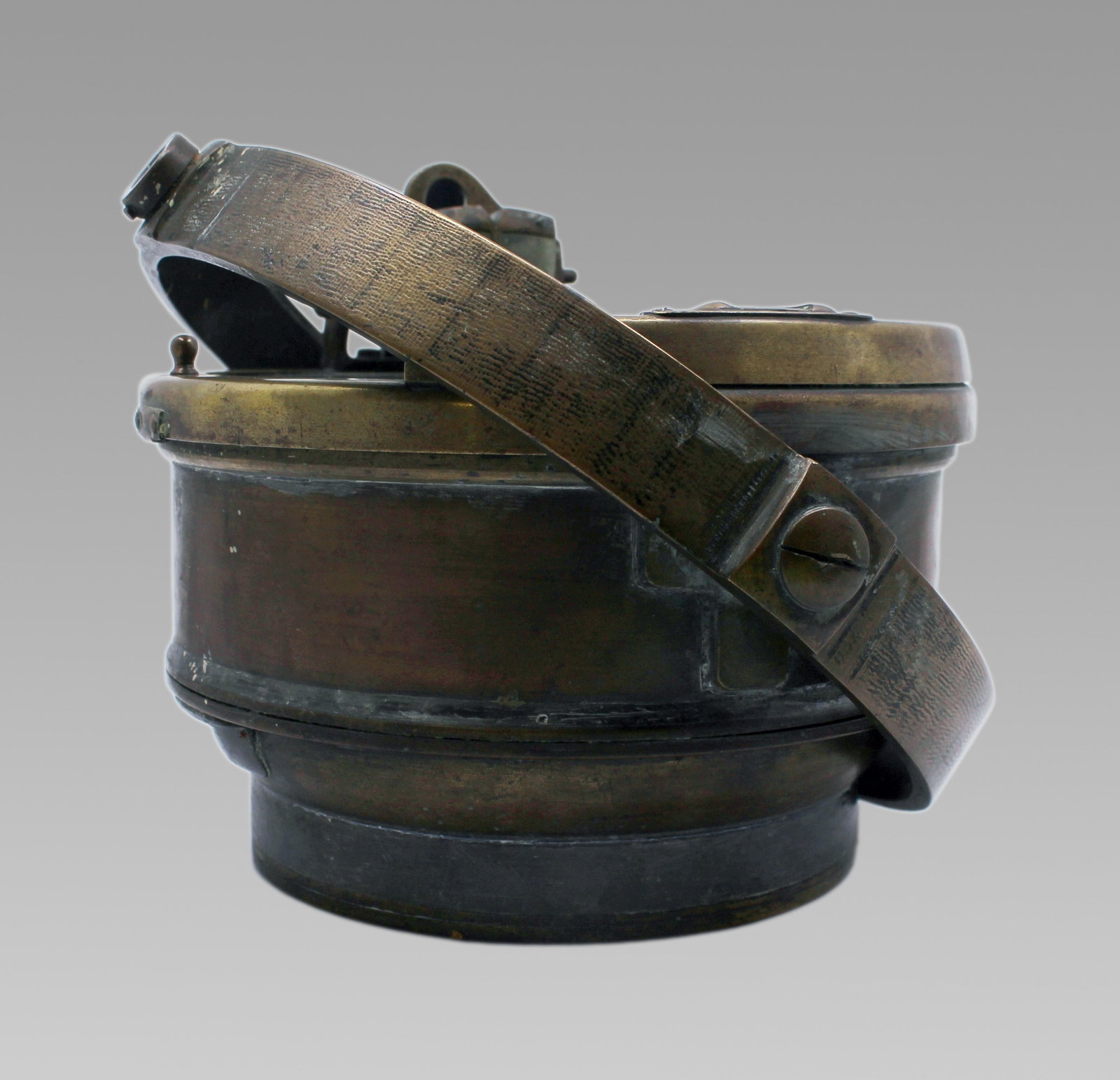 Early 20th c. Bronze Gimballed Compass by F.Smith & Sons - 10