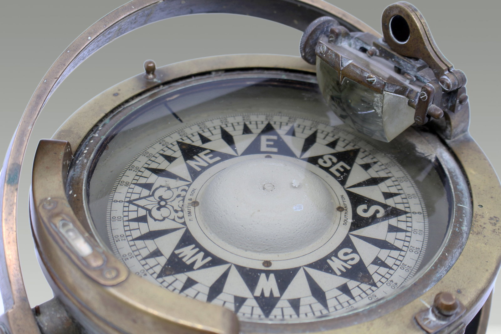 Early 20th c. Bronze Gimballed Compass by F.Smith & Sons - 3