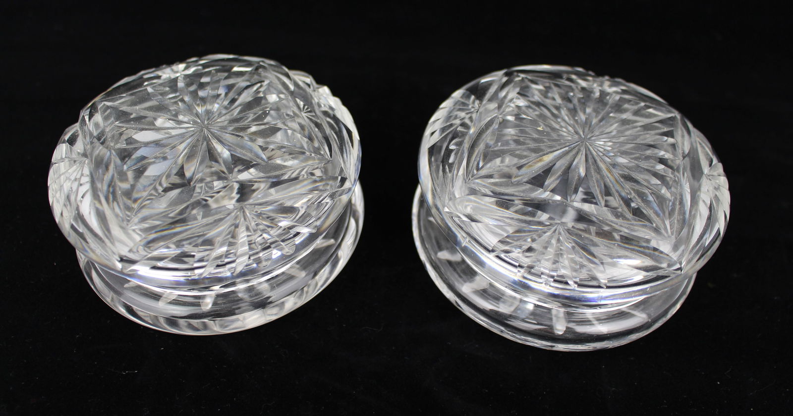 Pair of Vintage Walsh Crystal Bowl & Covers: Title: Pair of Vintage Walsh Crystal Bowl & Covers Description: Measures 10 x 10 x 6 (height) cm. A few small nibbles to underside only Condition: Used Delivery option: Collection &