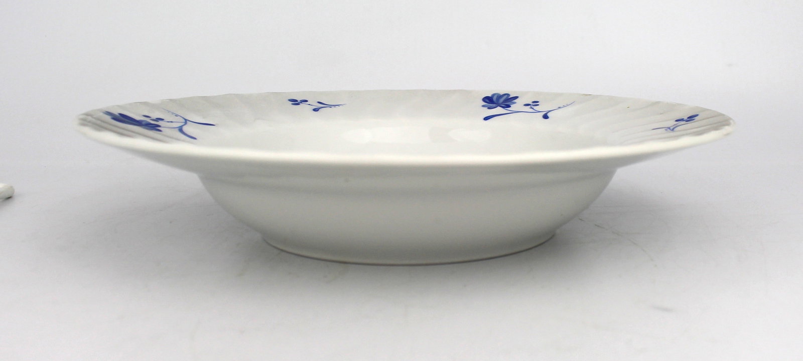 Royal Worcester “Blue Bow” Dinner Service – Plates & Tureen - 10