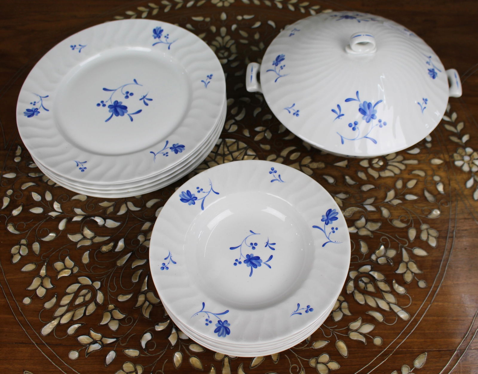 Royal Worcester “Blue Bow” Dinner Service – Plates & Tureen (1 of 13)