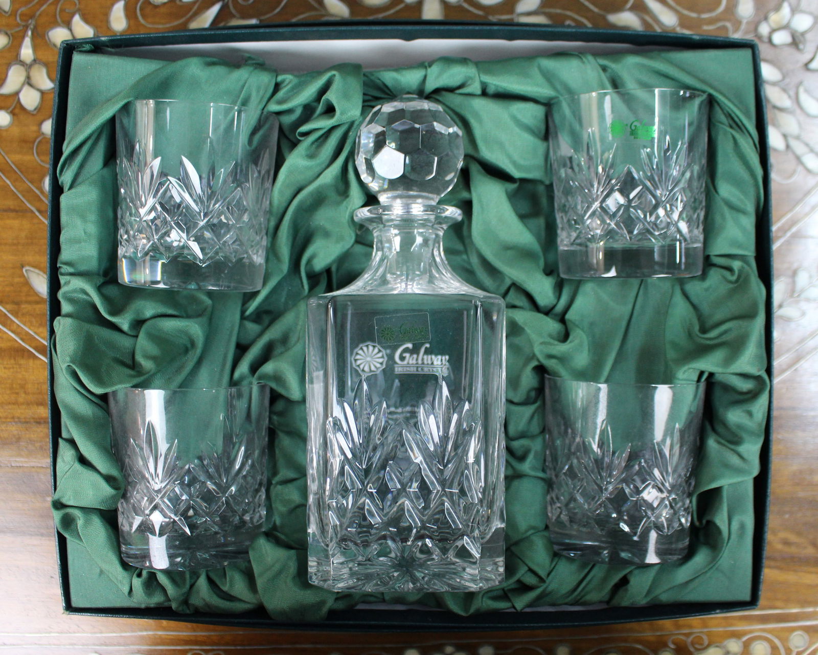 Galway Crystal Decanter & Tumblers Presentation Boxed: Title: Galway Crystal Decanter & Tumblers Presentation Boxed Description: Galway Crystal Decanter & Tumblers Presentation Boxed Condition: Used Delivery option: Collection &