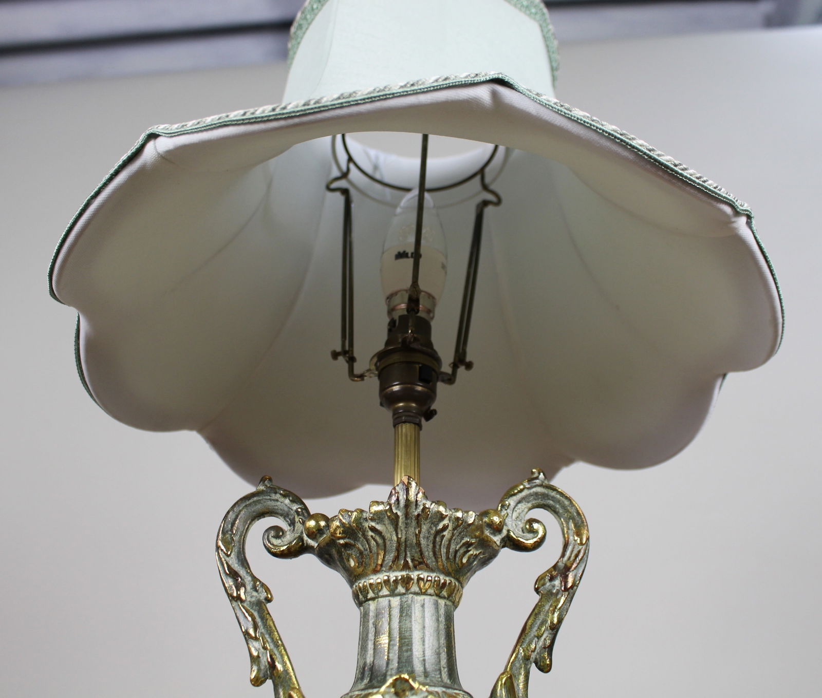 Vintage Decorative Table Lamp with Shade - 6