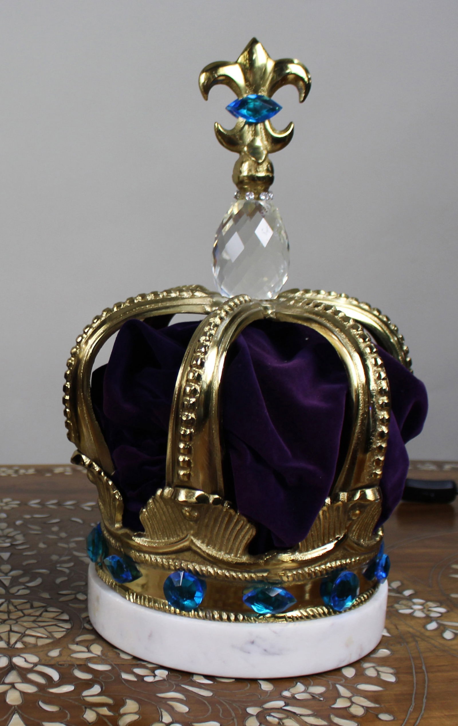 Pair of Decorative Crown Coronet Lamps with Marble Bases - 6