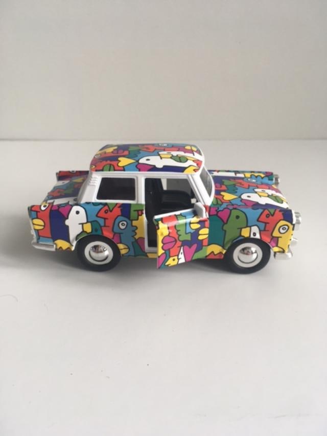 Thierry Noir (b.1958) ‘Heads’ Berlin Trabant Car In Colours By Thierry Noir, 1994, Sold  - 4