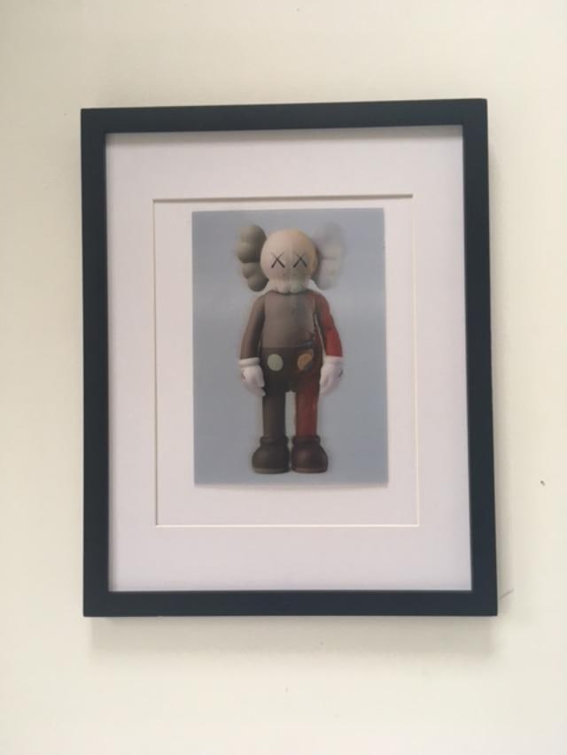 Kaws (b.1974) Import, 3D Lenticular Image Flayed Companion In Brown, Exhibition At NGV, Framed, 2... - 5