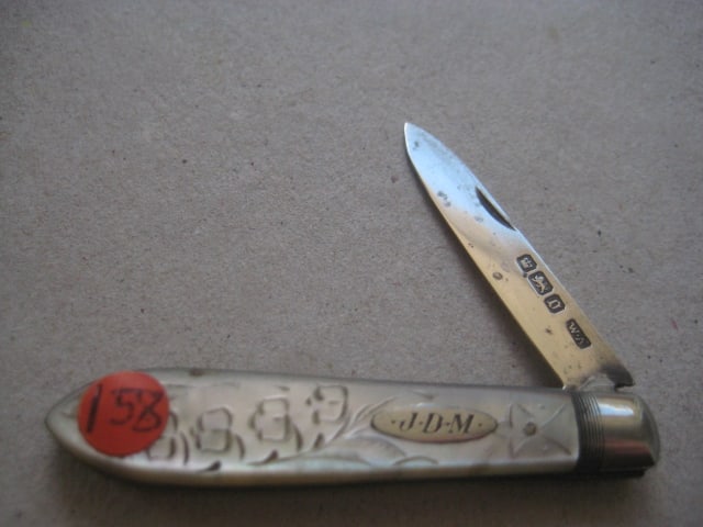 Edwardian Mother of Pearl Hafted Silver Bladed Folding Fruit Knife, Sheffield 1906: Title: Edwardian Mother of Pearl Hafted Silver Bladed Folding Fruit Knife, Sheffield 1906 Description: Edwardian Mother of Pearl Hafted Silver Bladed Folding Fruit Knife. The handl