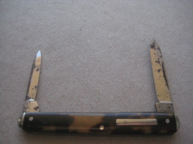 Vintage Twin Steel Bladed Folding Fruit Knife, c1920: Title: Vintage Twin Steel Bladed Folding Fruit Knife, c1920 Description: Vintage Twin Steel Bladed Folding Fruit Knife. Dates to around 1920. Length open is 4 Inches. 