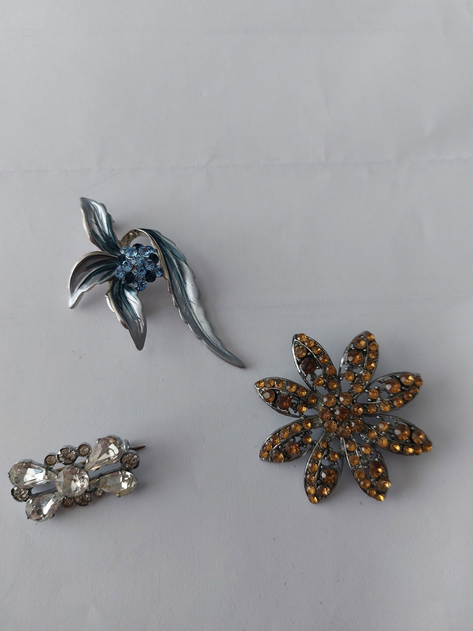 Vintage Brooches x 3 - 5
