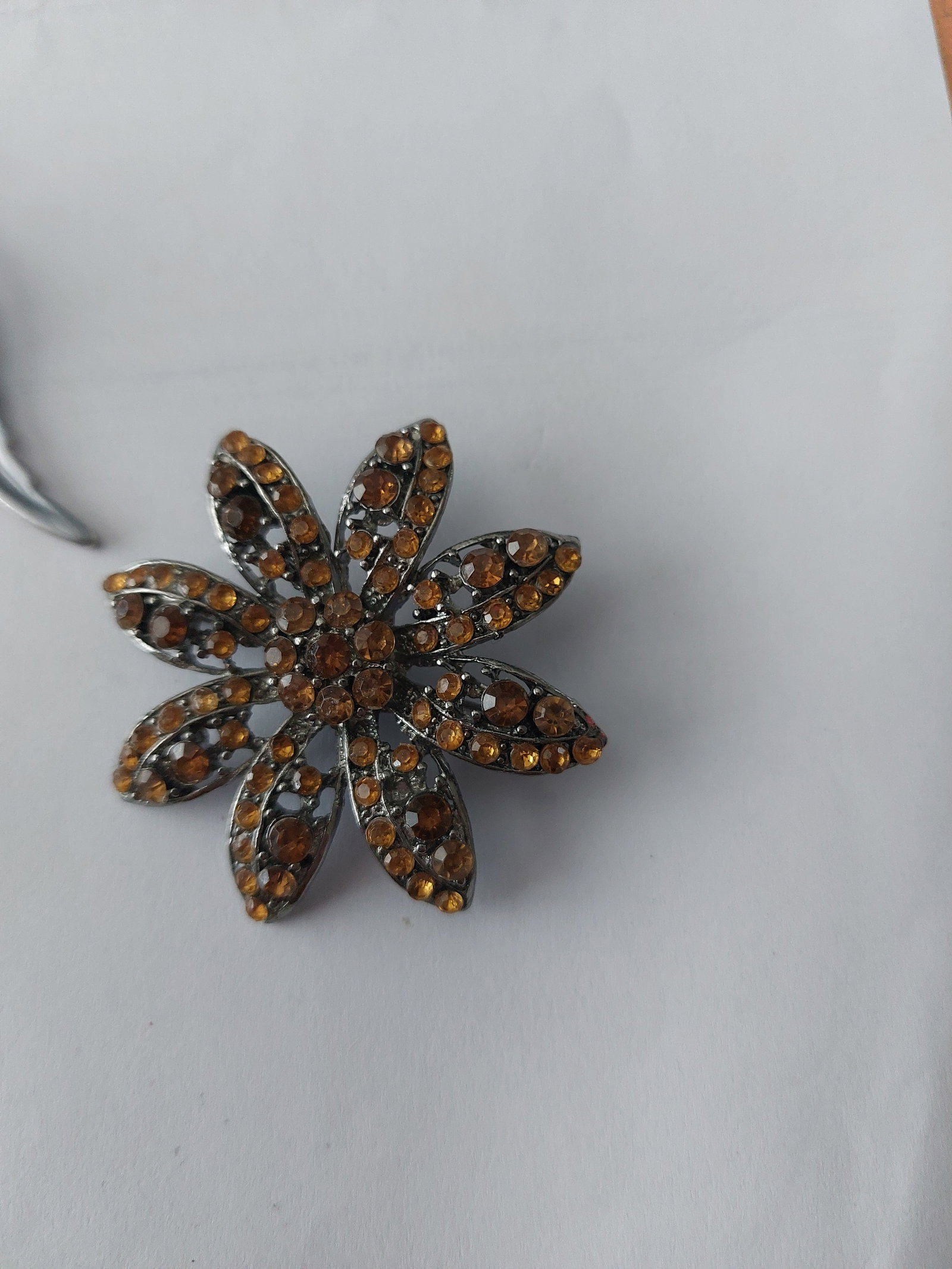 Vintage Brooches x 3 - 6