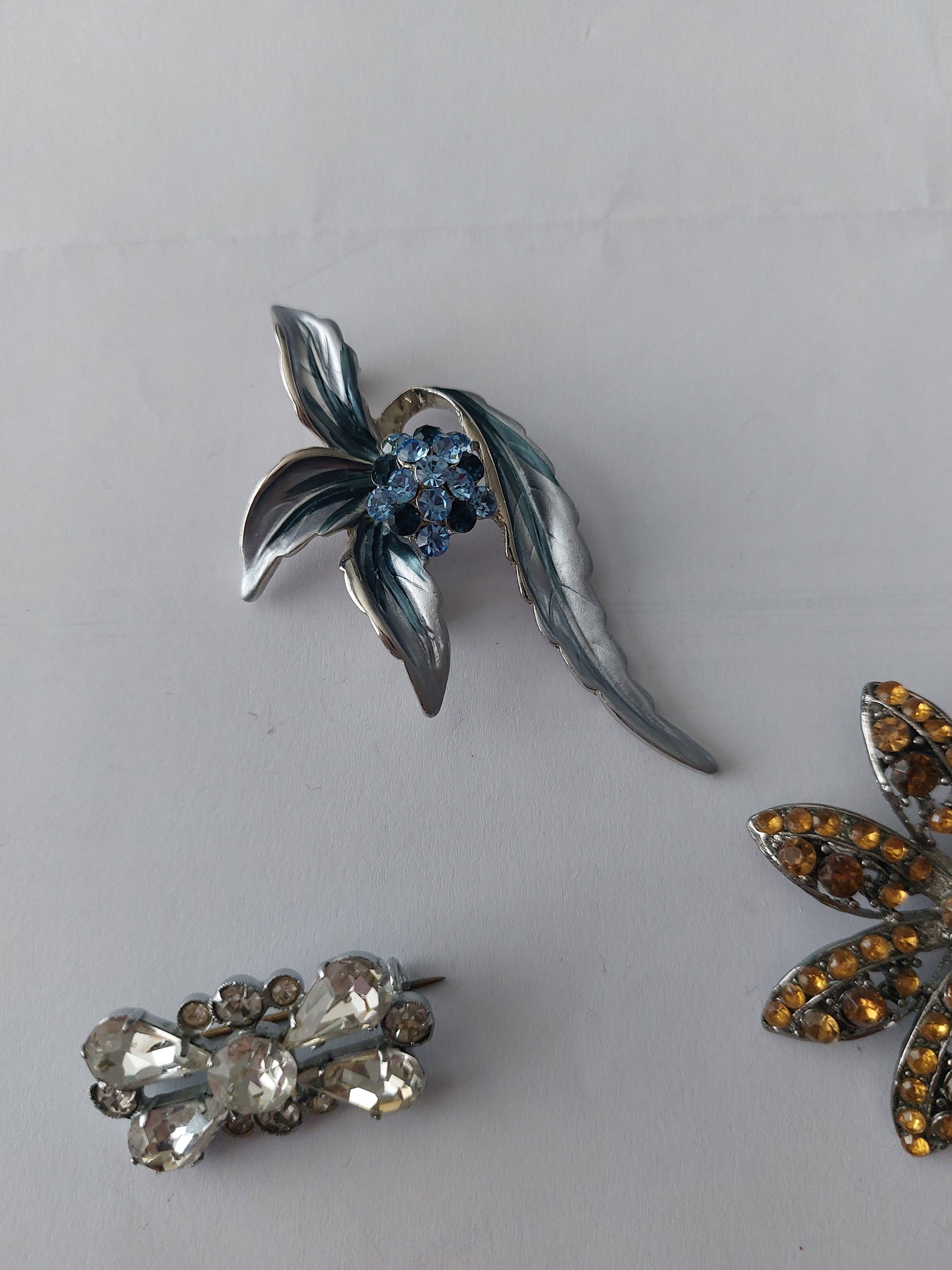 Vintage Brooches x 3 - 8