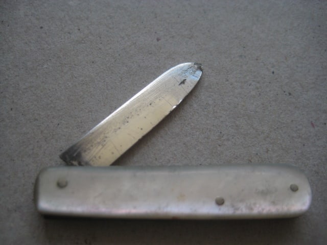 George V Mother of Pearl Hafted Silver Bladed Folding Fruit Knife, Sheffield 1913 - 2