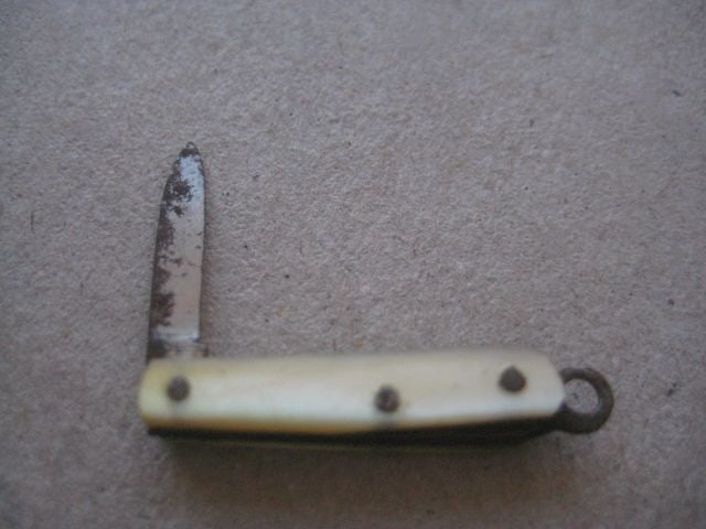 Miniature Mother of Pearl Hafted Steel Bladed Folding Fruit Knife - 2