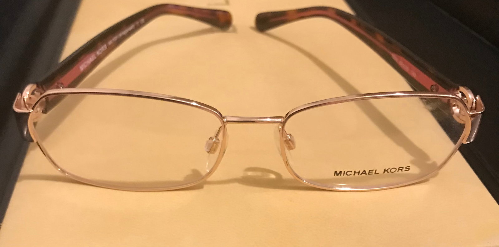Eyeglasses Michael Kors Amagansett MK 7001 (1003) Brand New: Title: Eyeglasses Michael Kors Amagansett MK 7001 (1003) Brand New Description: Michael Kors eyeglasses in tortoise and rose gold hardware. Great eyeglasses. Size 54-16-140 Brand