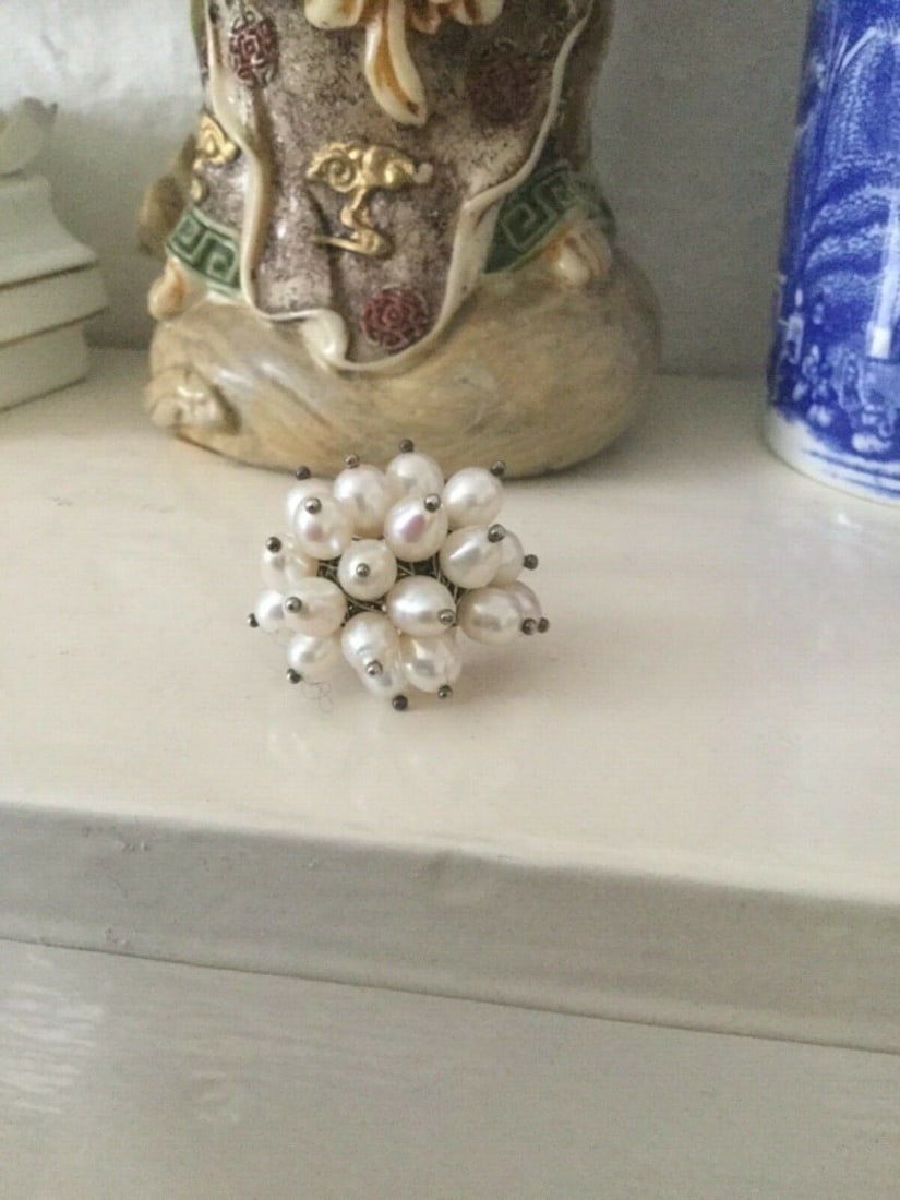 Azuni Pearl Cluster Ring UK Size N: Title: Azuni Pearl Cluster Ring UK Size N Description: A very pretty pearl cluster ring. Great lustre to the pearls. Size UK N Really nice ring. Condition: Used Delivery option: Collection &