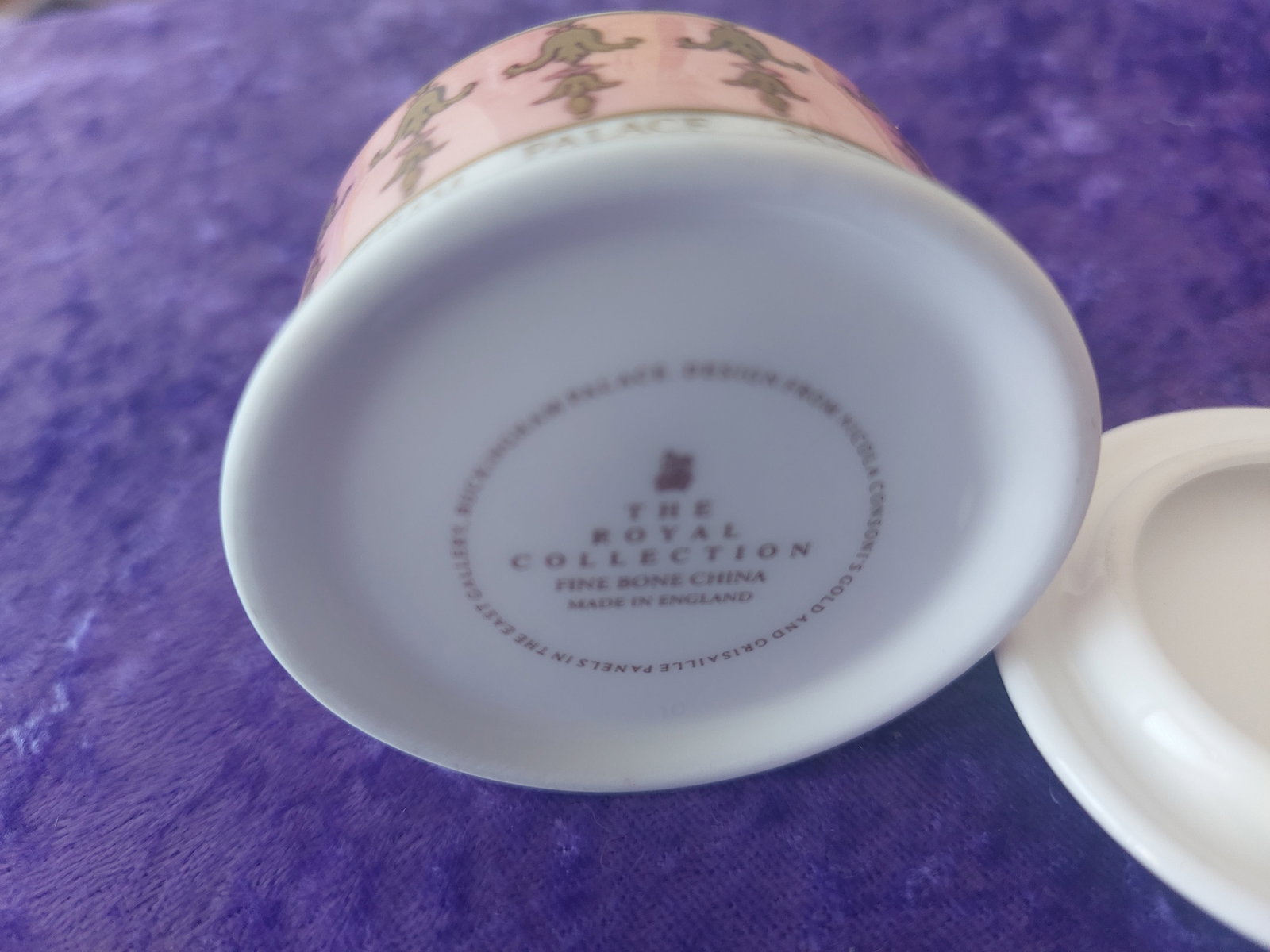 Buckingham Palace Pill Or Trinket Box Limited Edition - 3