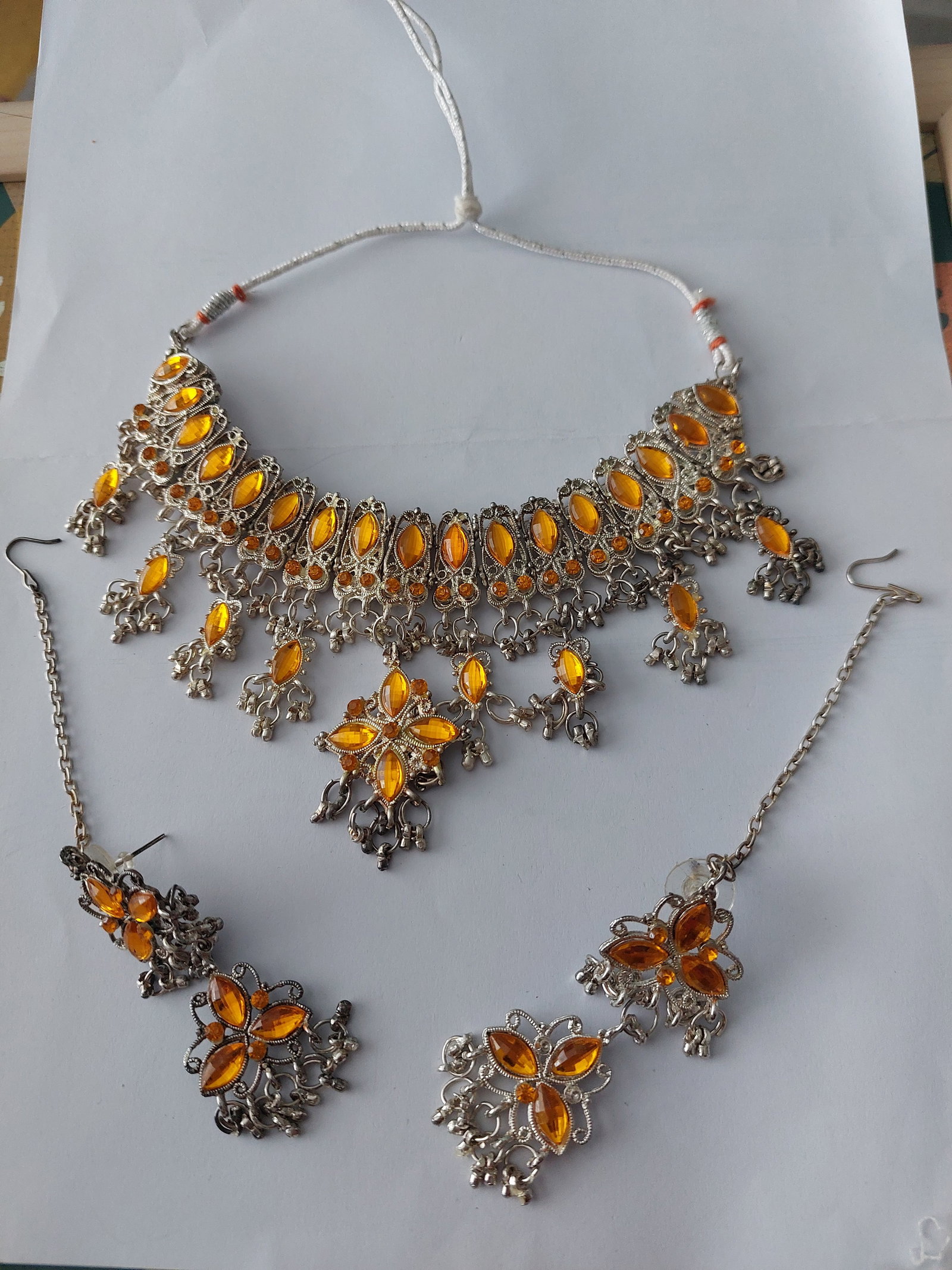Spectacular Amber Colour Necklace and Earrings, Vintage: Title: Spectacular Amber Colour Necklace and Earrings, Vintage Description: Vintage amber coloured stones necklace and earrings set Condition: Used Delivery option: Collection & Delivery