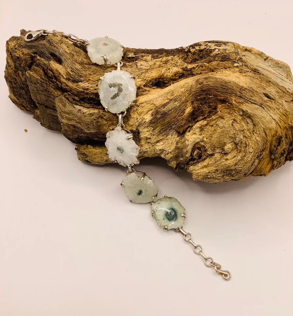 Artisan Bespoke Unique Handcrafted Sterling Silver & Solar Quartz Bracelet: Title: Artisan Bespoke Unique Handcrafted Sterling Silver & Solar Quartz Bracelet Description: Artisan Bespoke Unique Handcrafted Sterling Silver & Solar Quartz Bracelet This 