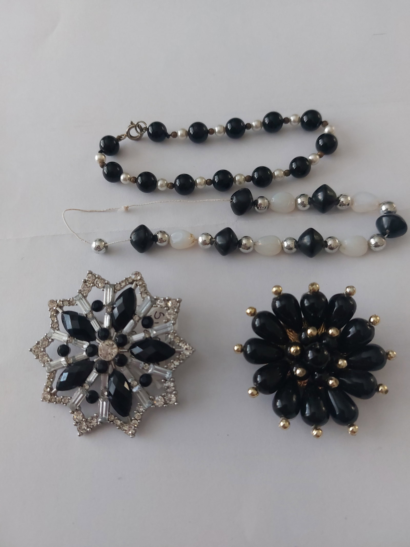 Two Vintage Brooches and Bracelet: Title: Two Vintage Brooches and Bracelet Description: Two vintage brooches and bracelet Condition: Used Delivery option: Collection & Delivery Location: ME13 Category: Collectables