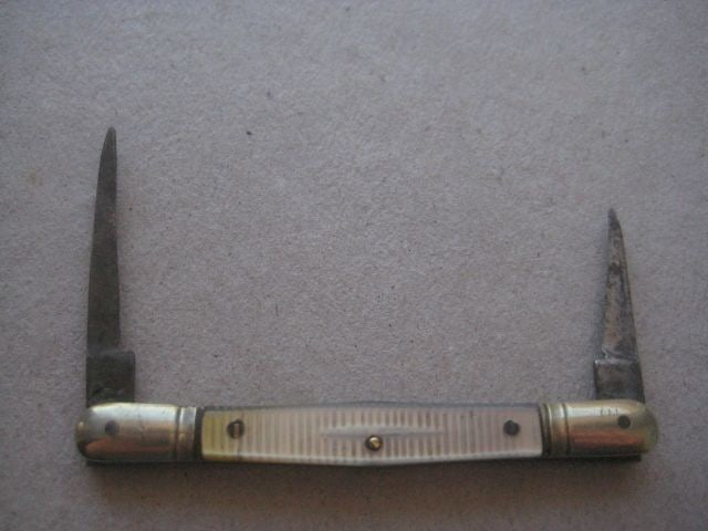 Victorian Mother of Pearl Hafted Twin Steel Bladed Folding Fruit Knife, c1900 - 2