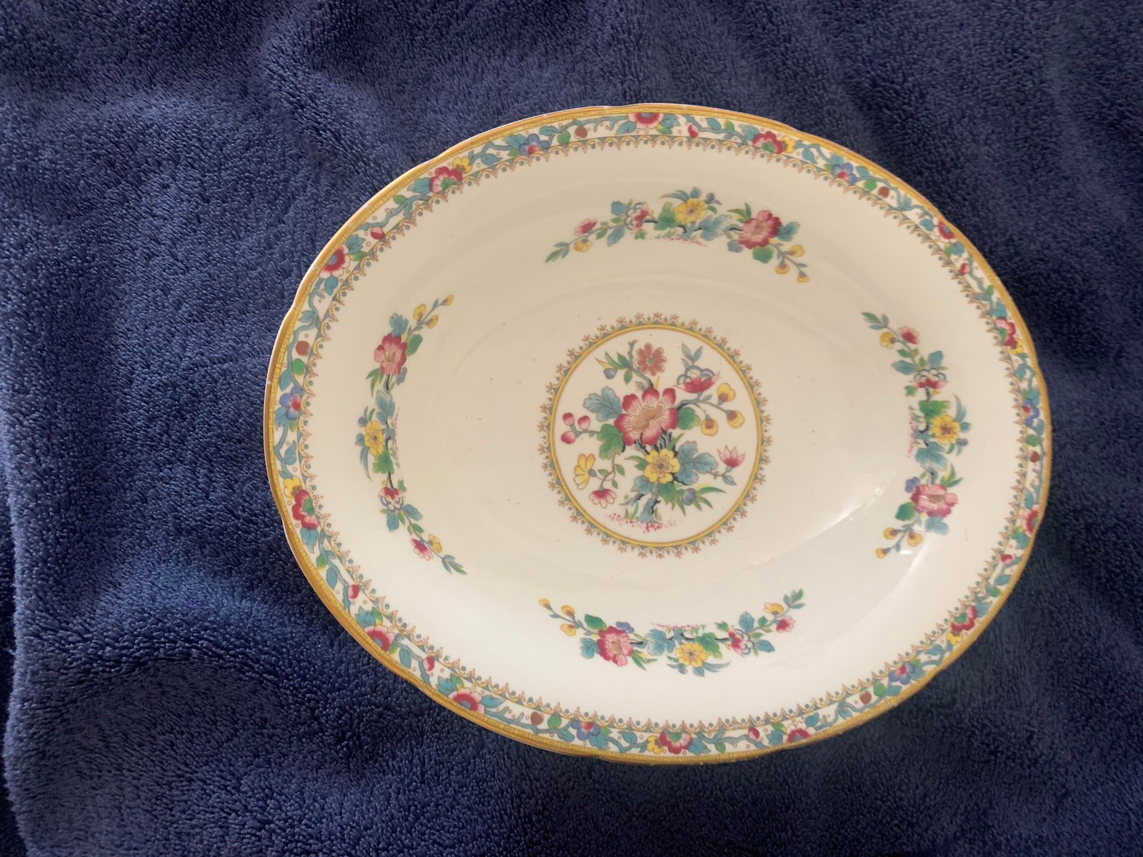 Vintage Coalport Serving Dish, Ming Rose, c1930’s: Title: Vintage Coalport Serving Dish, Ming Rose, c1930’s Description: Vintage Coalport serving dish, Ming Rose, c1930’s. Oval 9.5” Length ; 7.75” Width. 