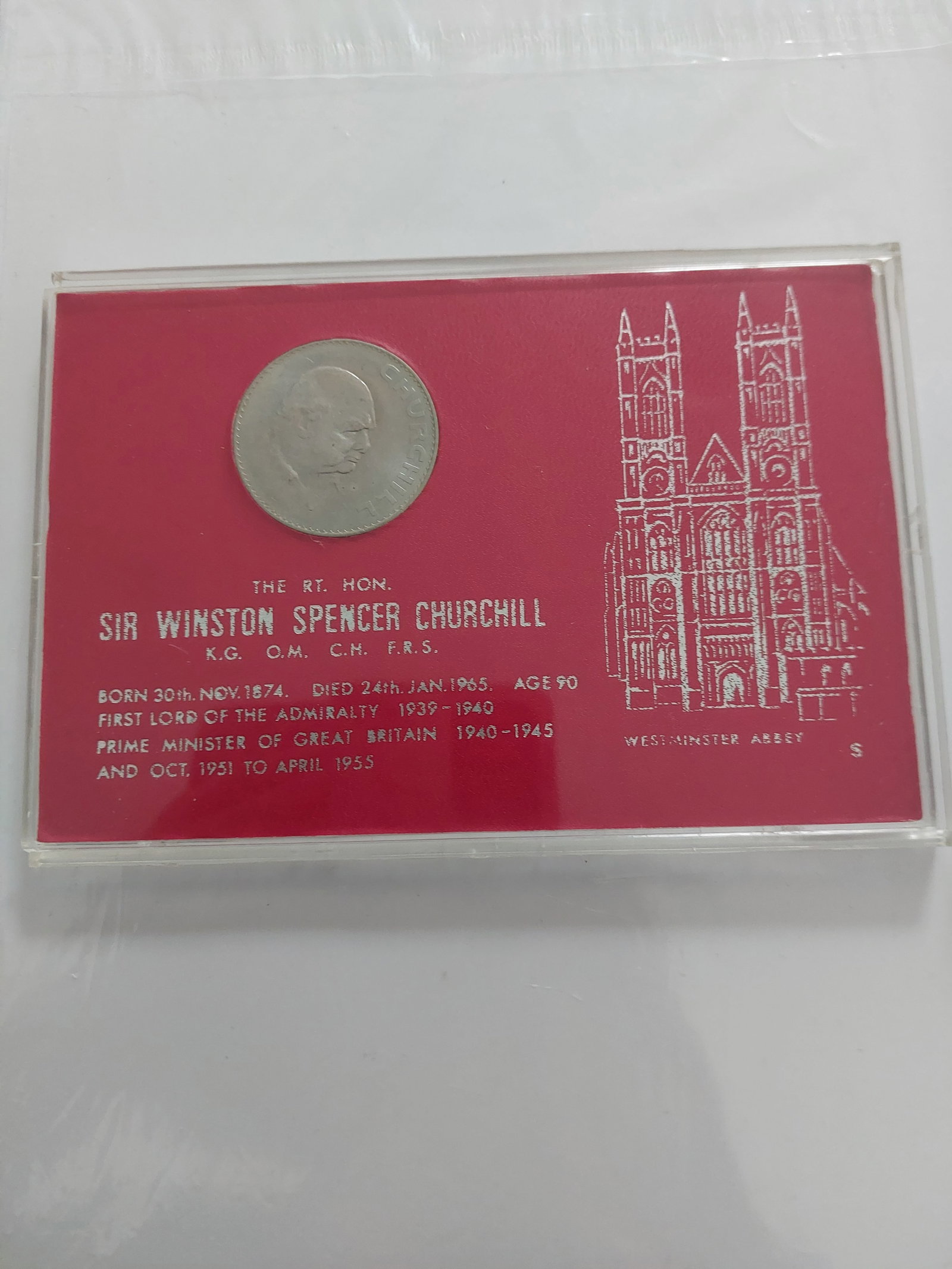 Vintage Crown In Box: Title: Vintage Crown In Box Description: Vintage crown in plastic display case Condition: Used Delivery option: Collection & Delivery Location: ME13 Category: Collectables