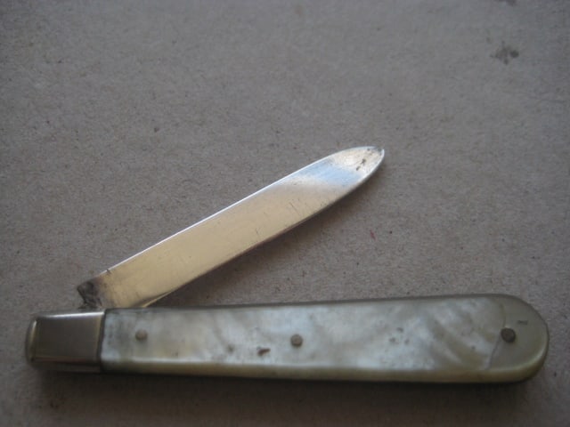 George V Mother of Pearl Hafted Silver Bladed Folding Fruit Knife, Sheffield 1918 - 2