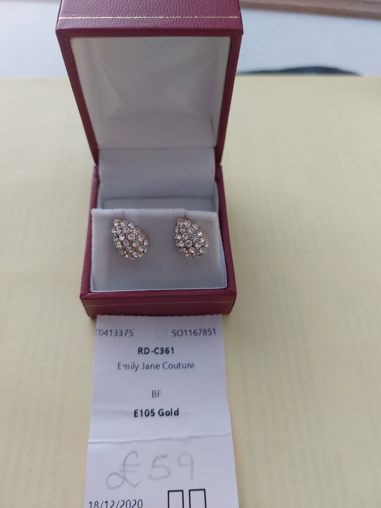 Beautiful Tear Drop Crystal Earrings - 2