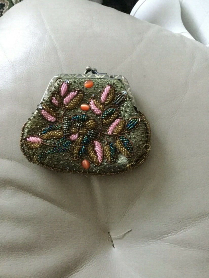 Vintage Butler and Wilson Womens Beaded Small Clutch Purse: Title: Vintage Butler and Wilson Womens Beaded Small Clutch Purse Description: A very pretty vintage Butler & Wilson purse.. Heavily beaded. Note slight loose threads in the corner. Has long