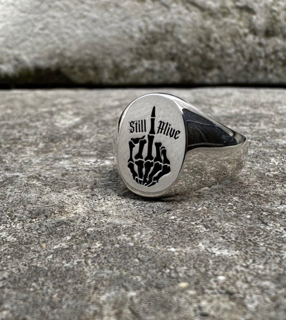 Parabellum London Still Alive Sterling Silver Handmade Signet Ring Size V.5 w16.30gm: Title: Parabellum London Still Alive Sterling Silver Handmade Signet Ring Size V.5 w16.30gm Description: Parabellum London Still Alive Sterling Silver Handmade Signet Ring Size V.5 