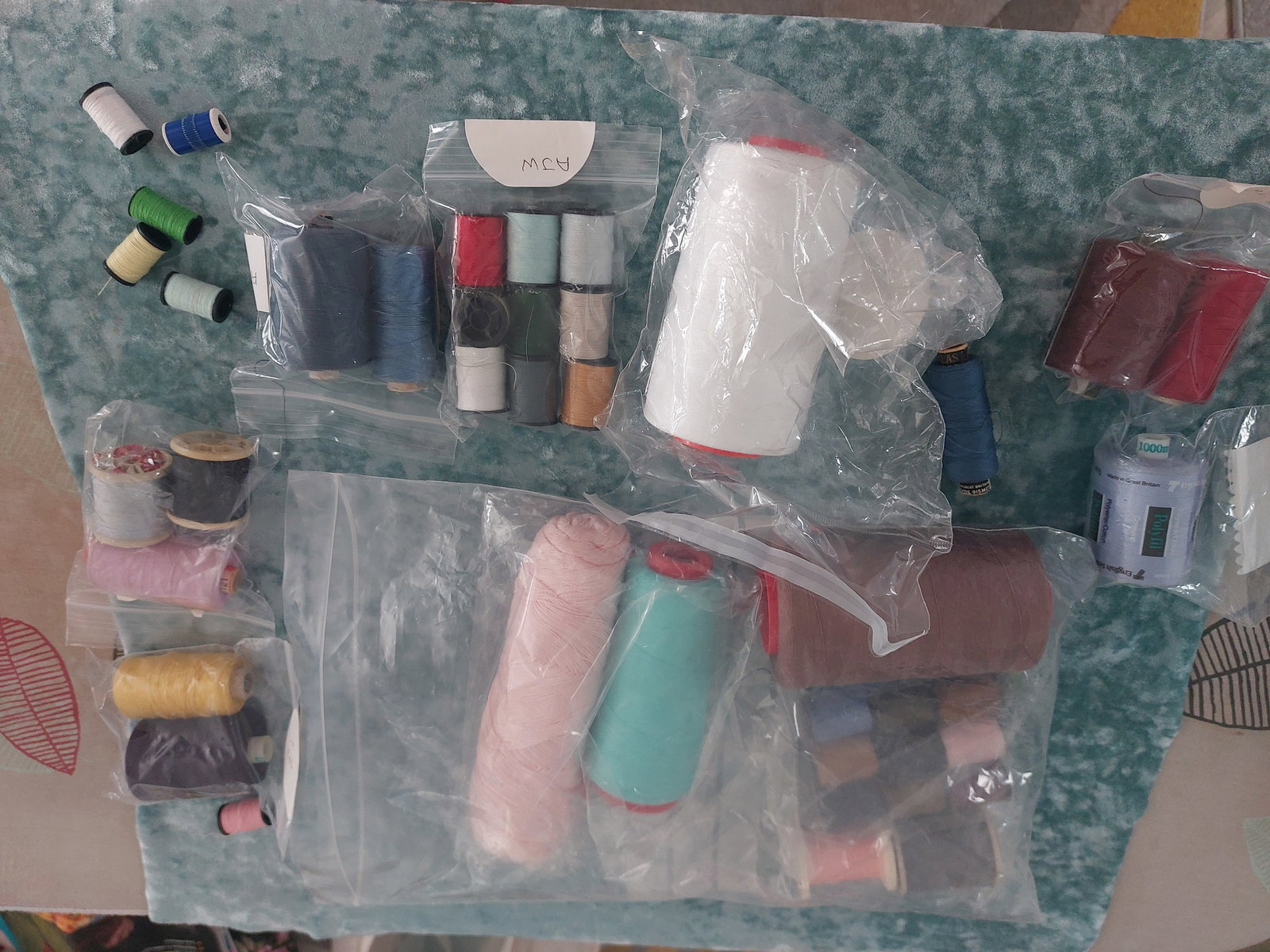 Bag of Vintage and Modern Cotton Reels: Title: Bag of Vintage and Modern Cotton Reels Description: Bag of vintage and modern reels of cotton All different sizes. Most are nearly full or full Condition: Used Delivery option: