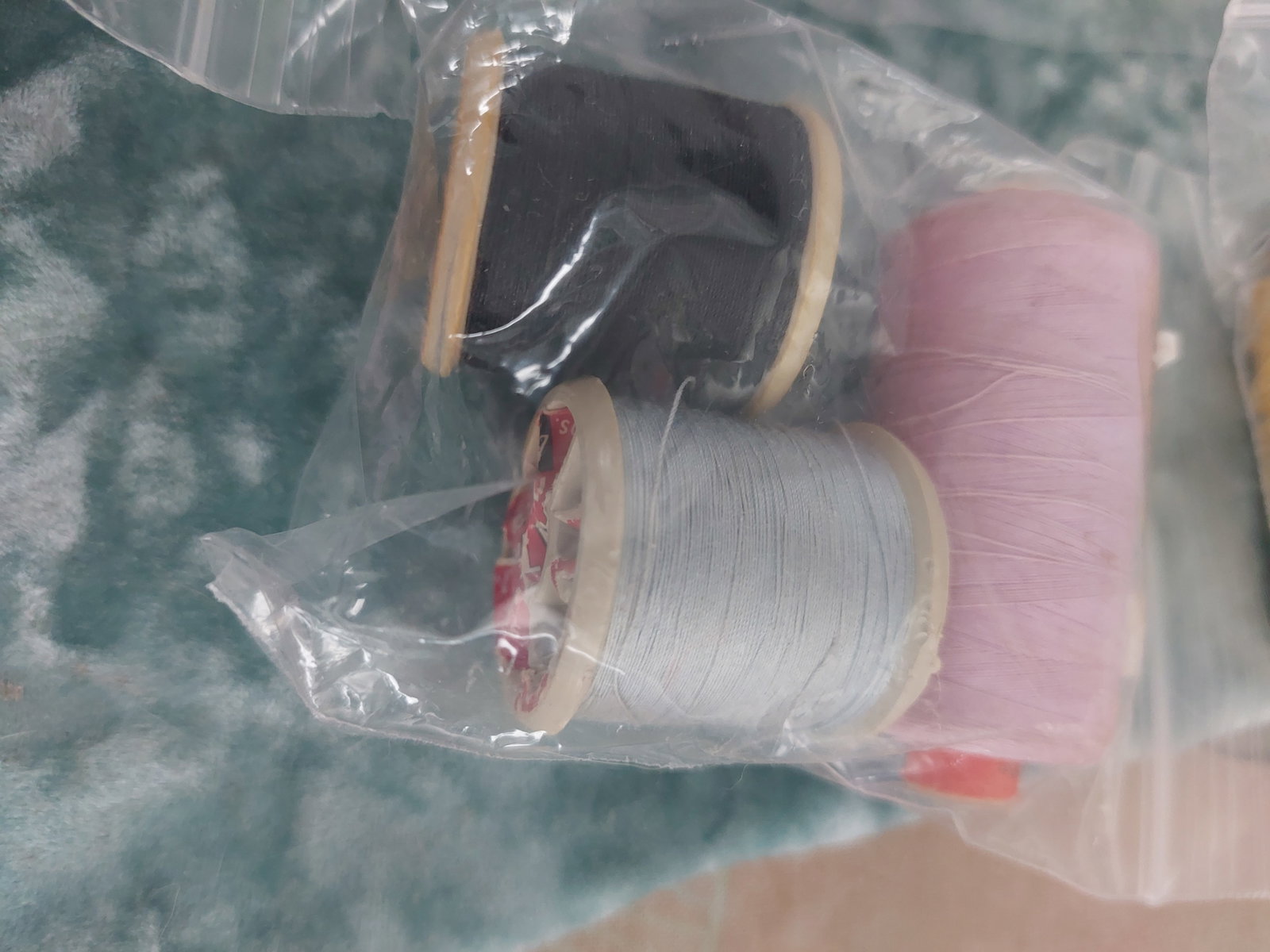 Bag of Vintage and Modern Cotton Reels - 3