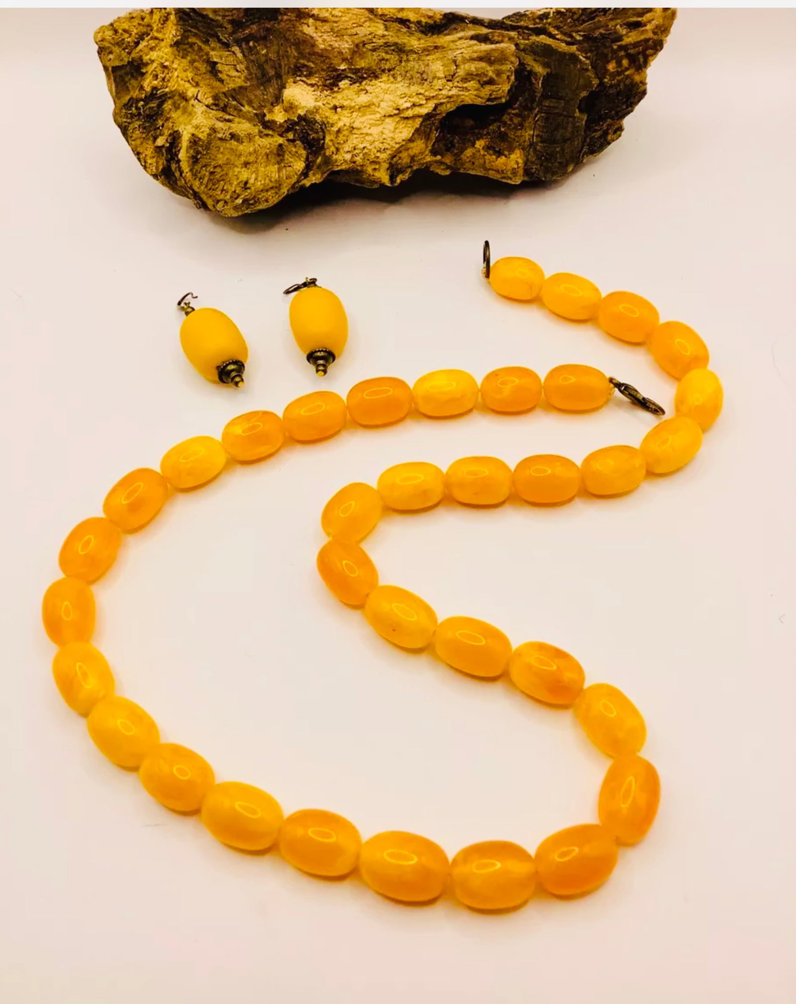 Vintage Egg Yoke Coloured Pine Resin Necklace and Earring Bead Set: Title: Vintage Egg Yoke Coloured Pine Resin Necklace and Earring Bead Set Description: Vintage Egg Yoke Coloured Pine Resin Necklace and Earring Bead Set Condition: Used Delivery option: Delivery