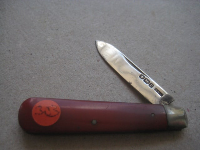 Rare Red Bakerlite Plastic Hafted Silver Bladed Folding Fruit Knife, Sheffield 1913: Title: Rare Red Bakerlite Plastic Hafted Silver Bladed Folding Fruit Knife, Sheffield 1913 Description: Rare George V Red Bakerlite Plastic Hafted Silver Bladed Folding Fruit Knife. 