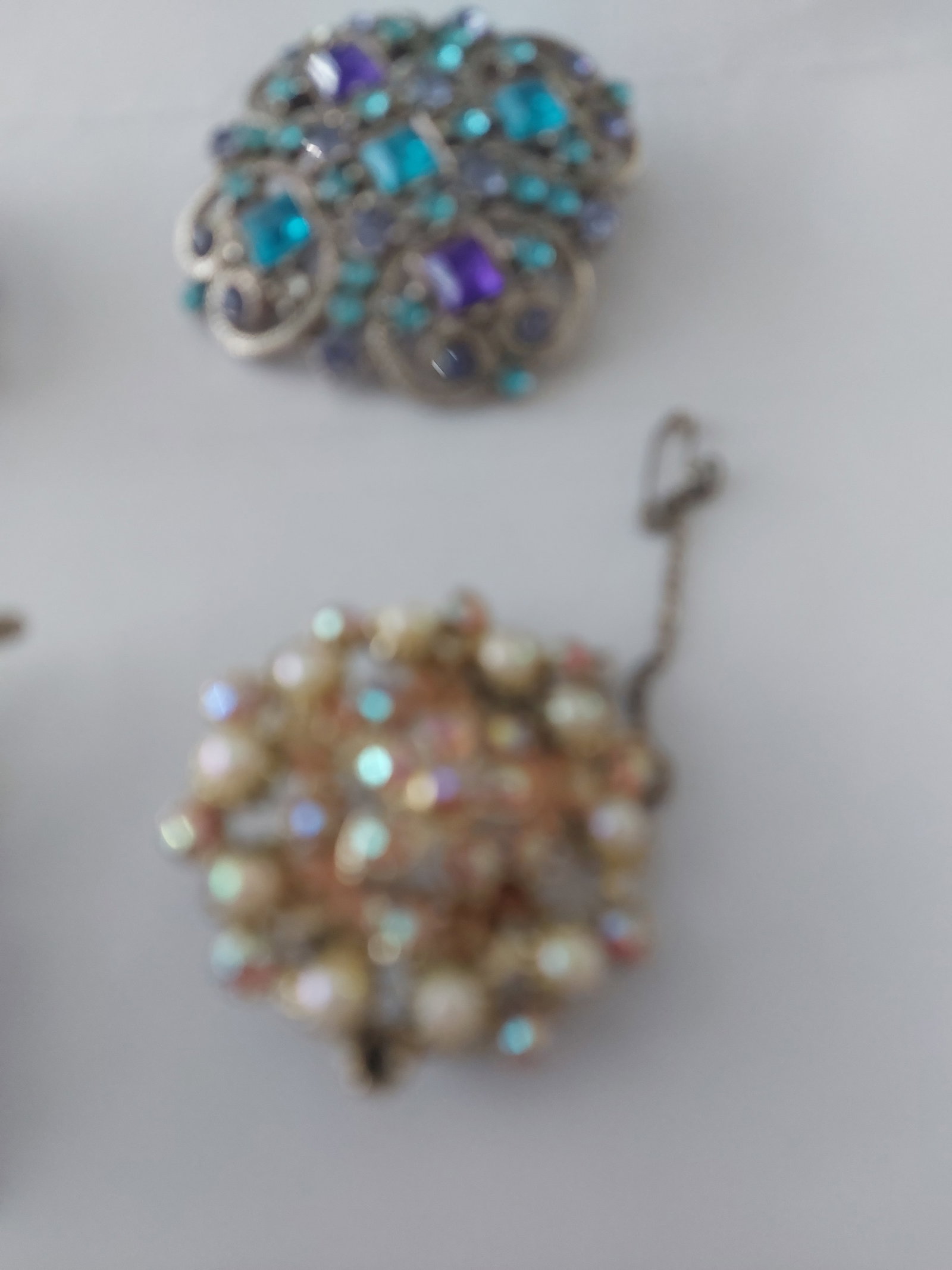 Vintage Brooches and Necklet - 10