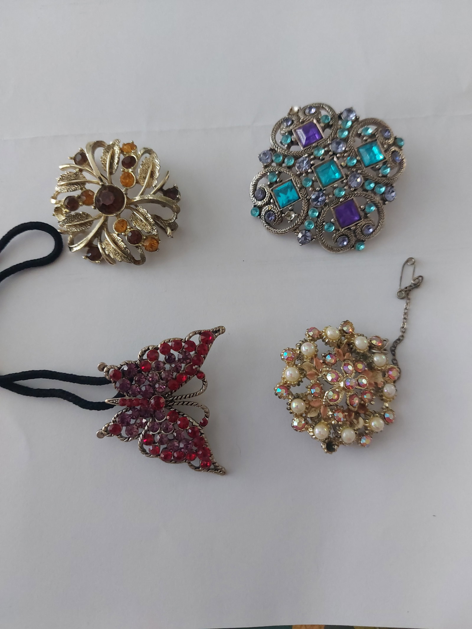 Vintage Brooches and Necklet - 11
