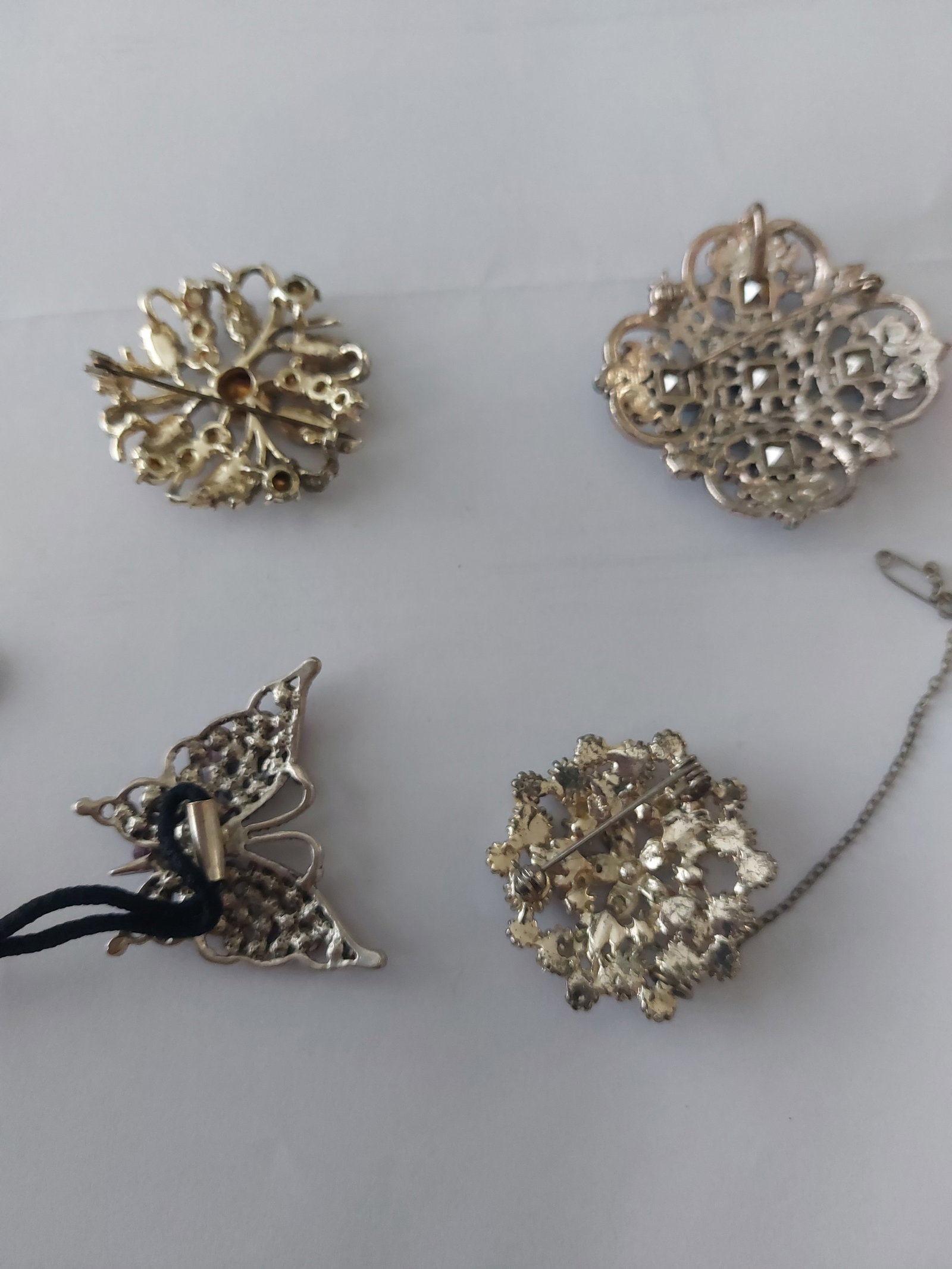 Vintage Brooches and Necklet - 2