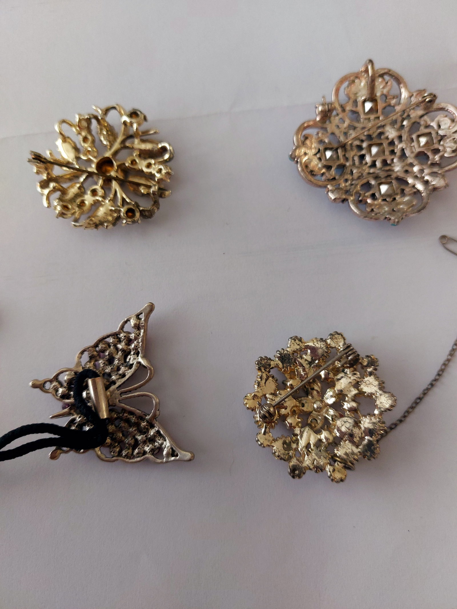 Vintage Brooches and Necklet - 3