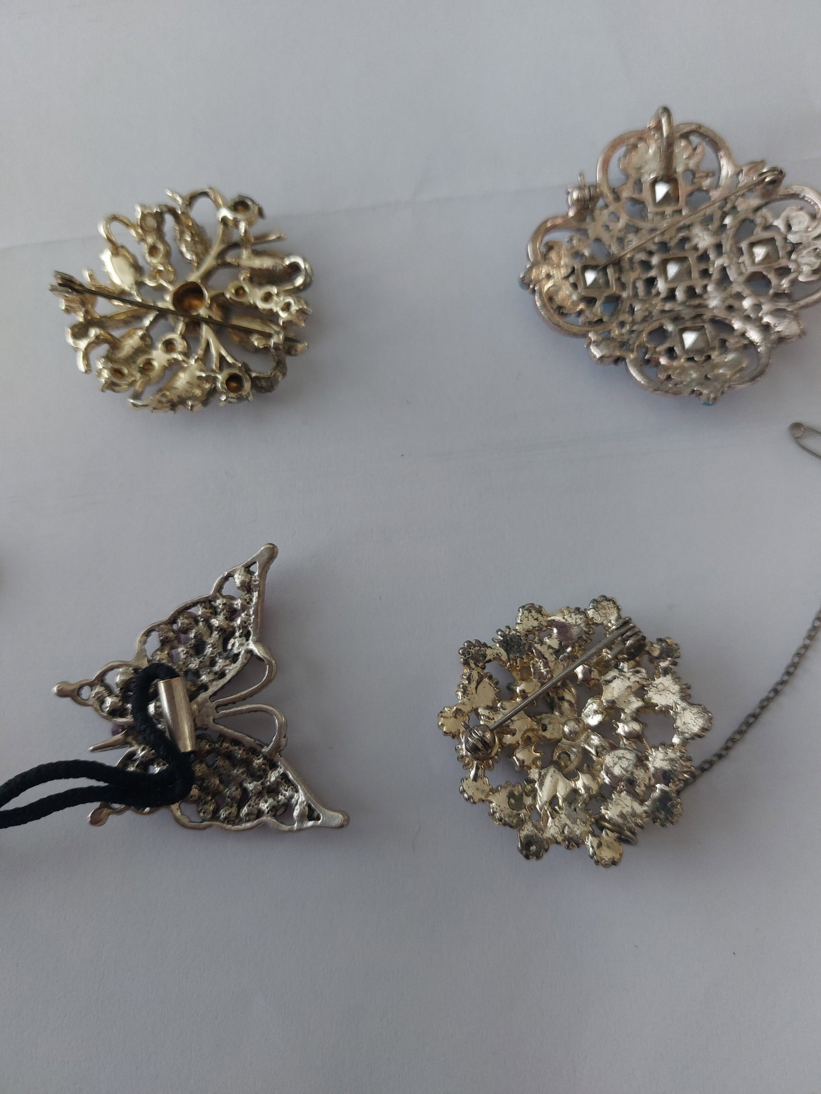 Vintage Brooches and Necklet - 4