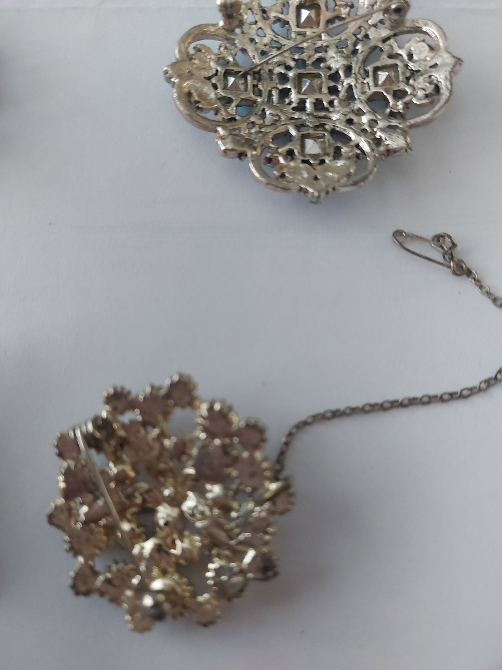 Vintage Brooches and Necklet - 5