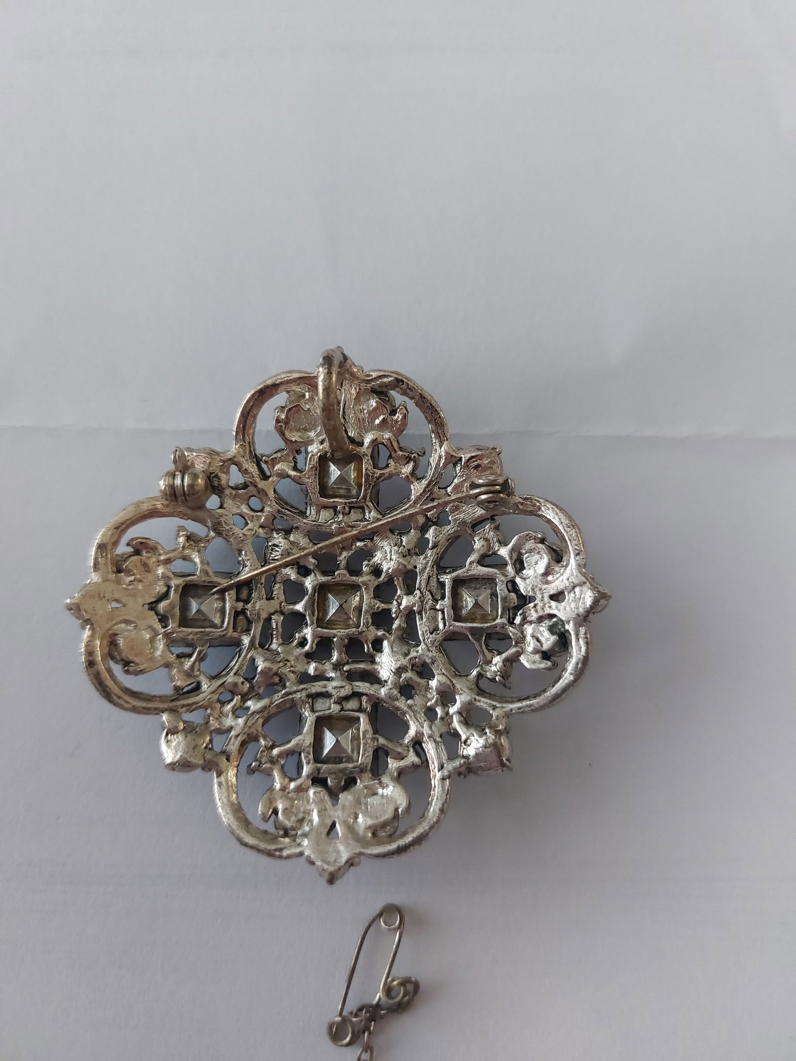 Vintage Brooches and Necklet - 6