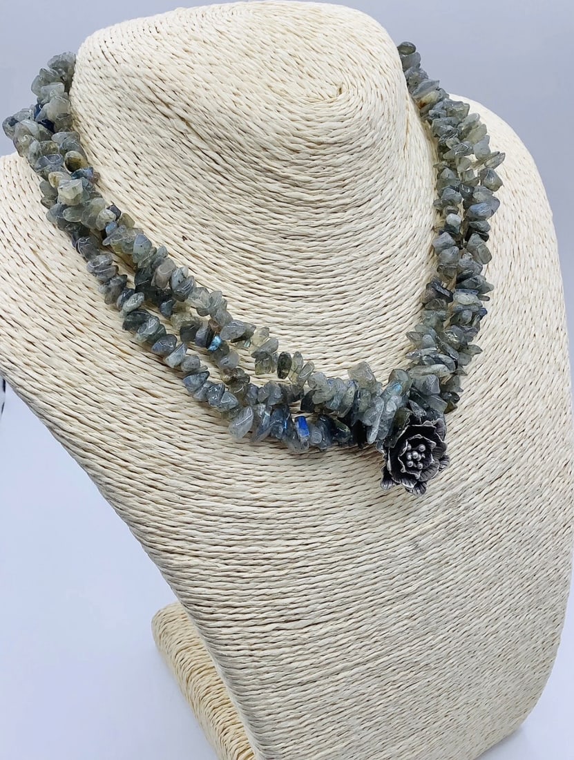 Vintage Multi Strand Labradorite Chip Bead Sterling Silver Rose Pendant Necklace 82g: Title: Vintage Multi Strand Labradorite Chip Bead Sterling Silver Rose Pendant Necklace 82g Description: Vintage Multi Strand Labradorite Chip Bead Sterling Silver Rose Pendant Necklace 