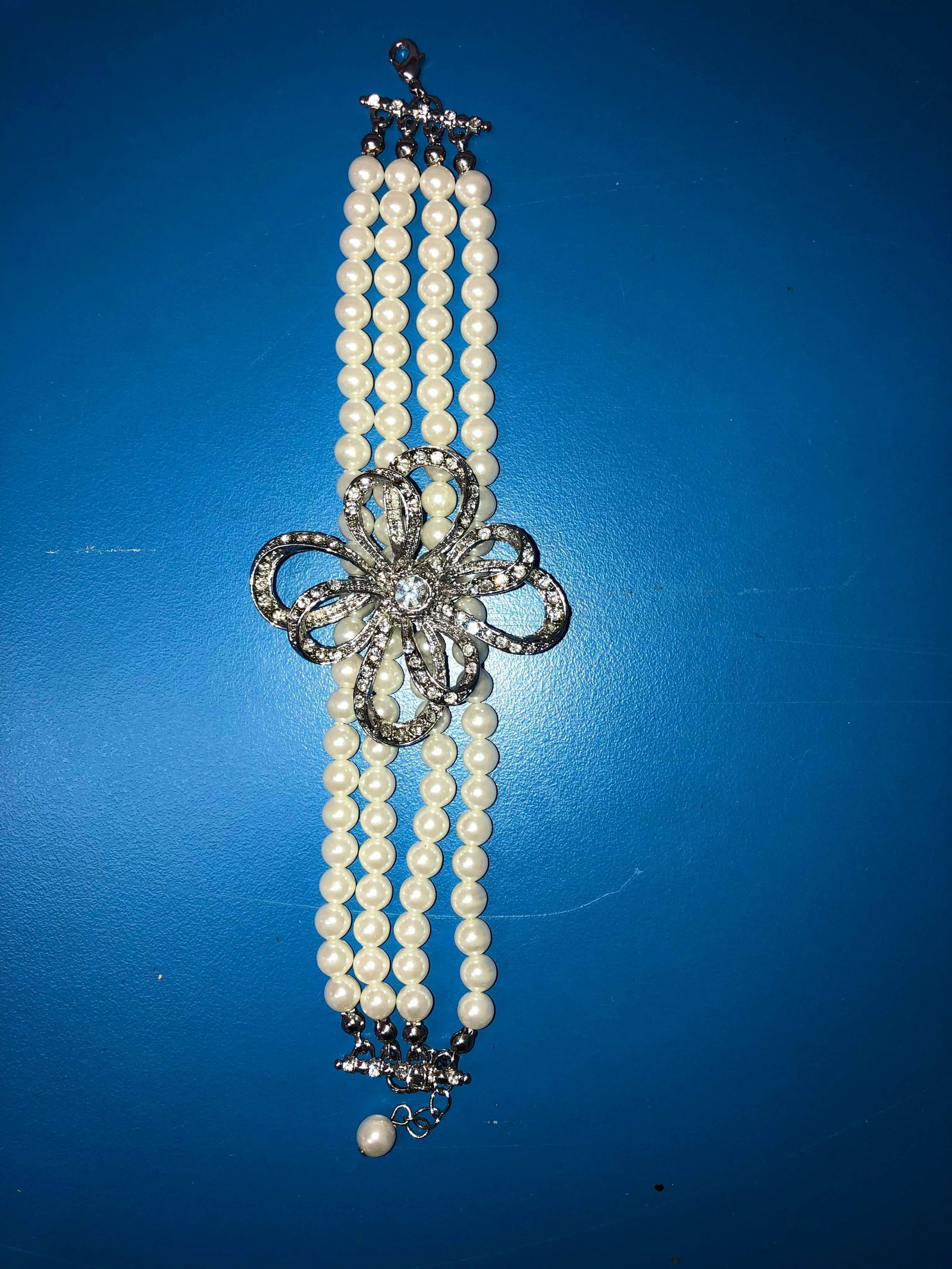 Fashion Bracelet From Starlet Jewellery: Title: Fashion Bracelet From Starlet Jewellery Description: Bracelet, faux pearls Condition: New Delivery option: Collection & Deli