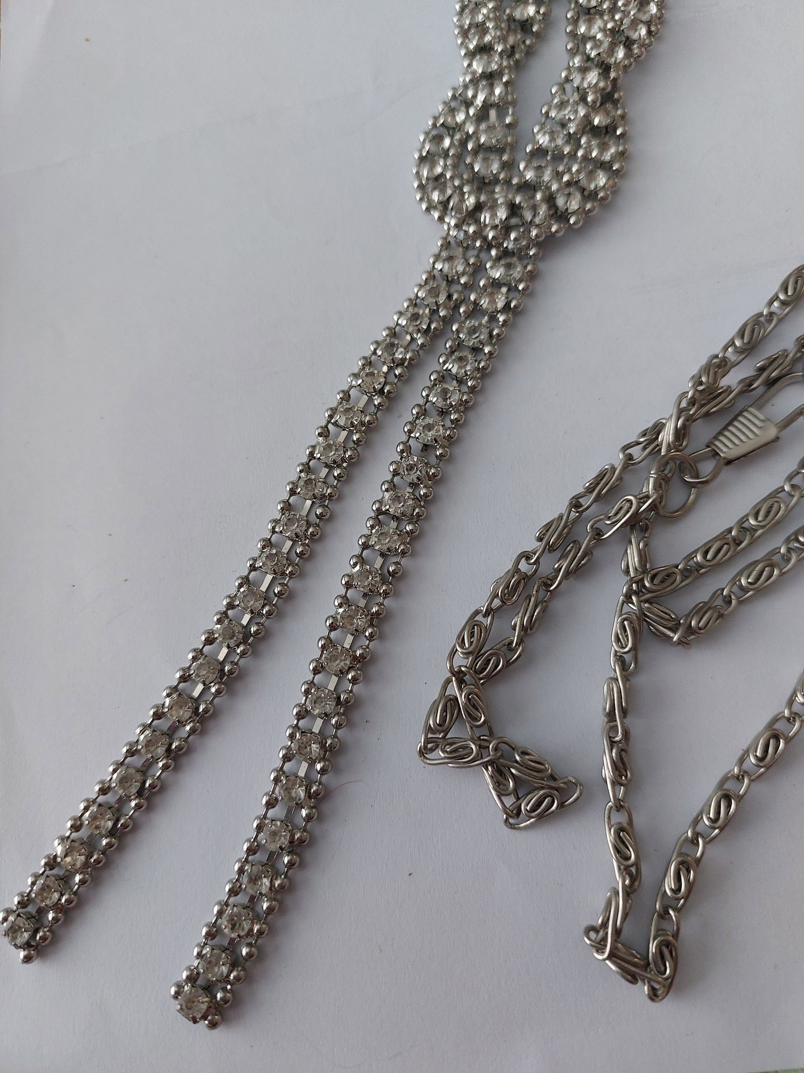 Selection of Mainly Vintage Jewellery: Title: Selection of Mainly Vintage Jewellery Description: Silver colour vintage necklace and separate chain Condition: Used Delivery option: Collection & Delivery Location: ME13 Category: