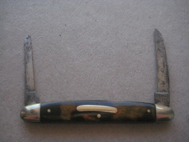 Vintage Twin Steel Bladed Folding Fruit Knife, c1920: Title: Vintage Twin Steel Bladed Folding Fruit Knife, c1920 Description: Vintage Twin Steel Bladed Folding Fruit Knife. Dates to around 1920. Made by H. Gray & Son, Sheffield