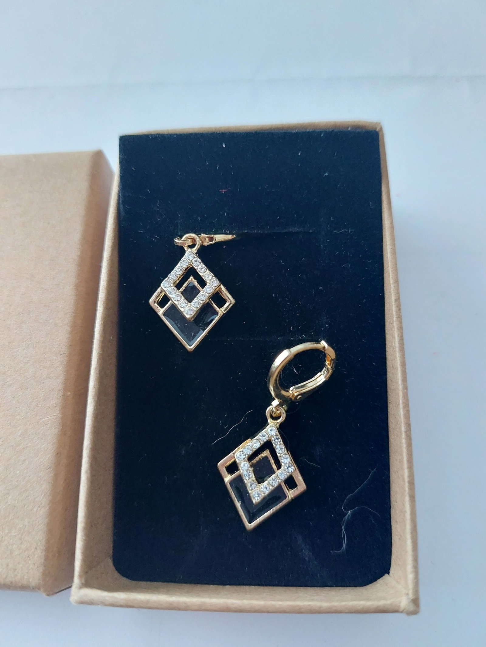 Earrings: Title: Earrings Description: Pair of earrings. These are vintage style but have not been worn Condition: New Delivery option: Collection & Delivery Location: ME13 Category: Collectables