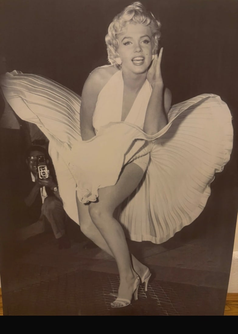 Marilyn Monroe Large Art Canvas Print: Title: Marilyn Monroe Large Art Canvas Print Description: Wall art print on canvas Marked and signed on the side of the frame Excellent condition Delivery - £15 Condition: Used Delivery
