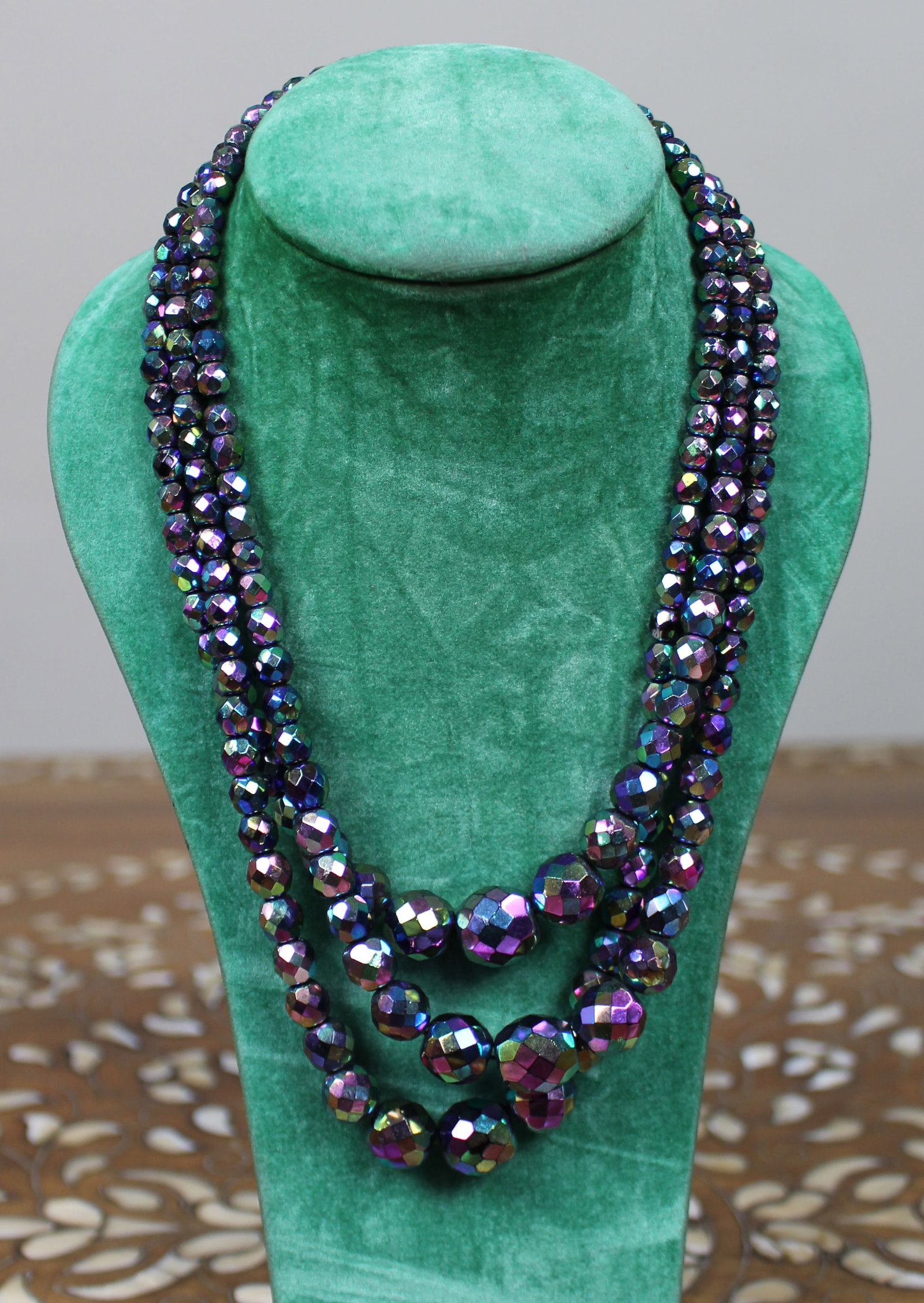 Vintage Triple-Strand Aurora Borealis Faceted Glass Bead Lustre Necklace - 2