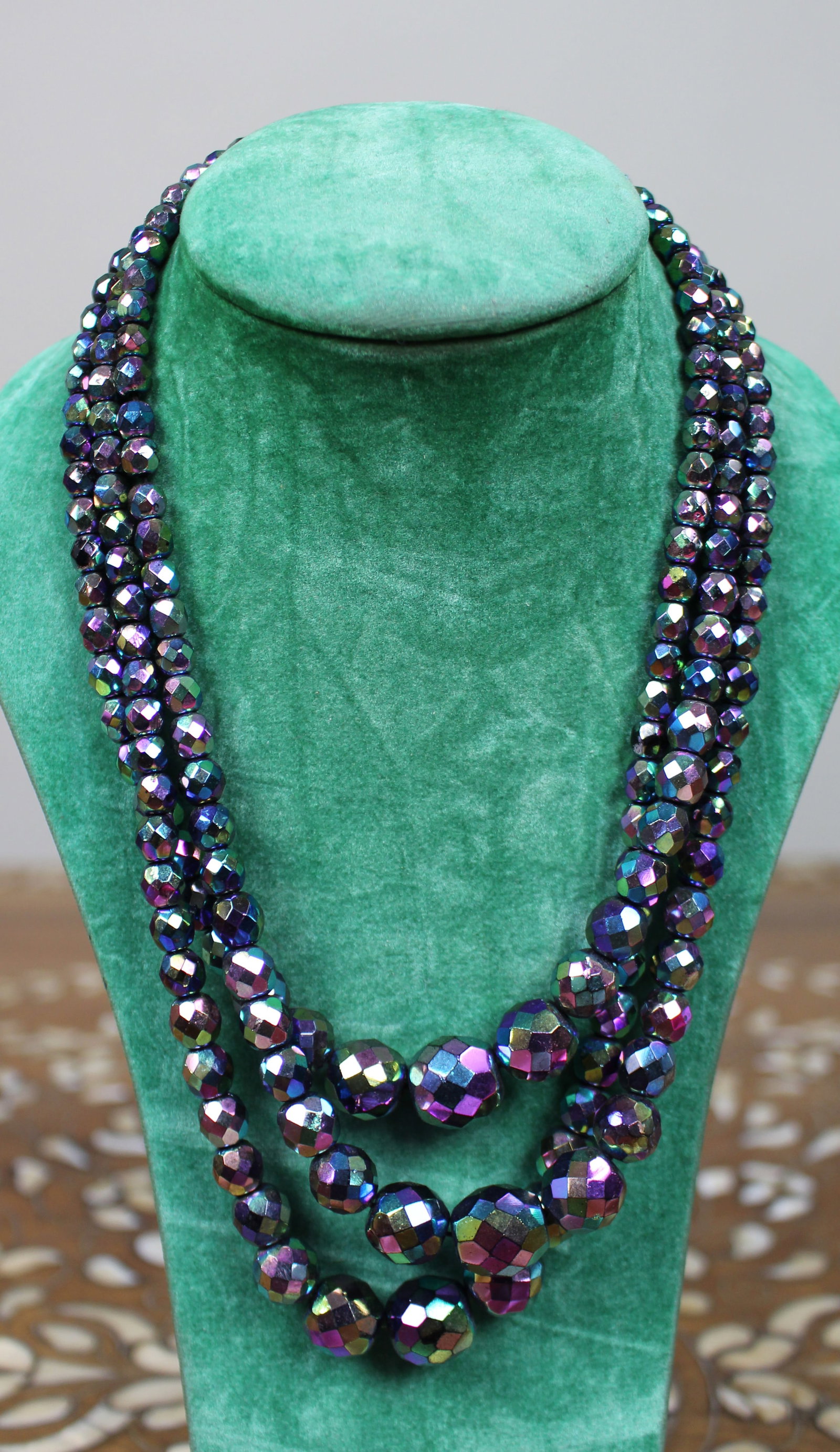 Vintage Triple-Strand Aurora Borealis Faceted Glass Bead Lustre Necklace - 4